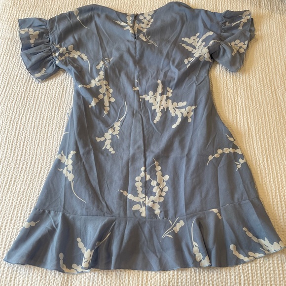 Women’s blue white floral ruffles mini dress size small - Picture 3 of 3